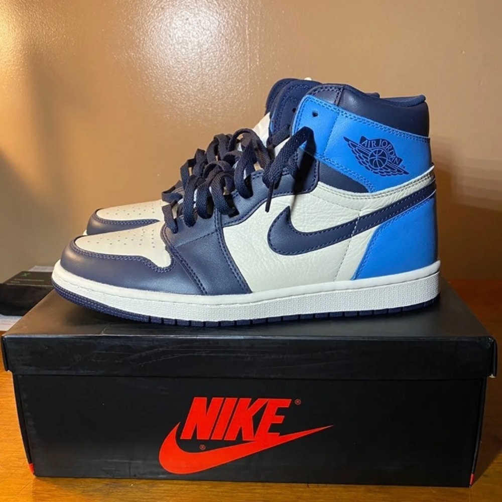 Size 9.5 Jordan 1 Obsidians